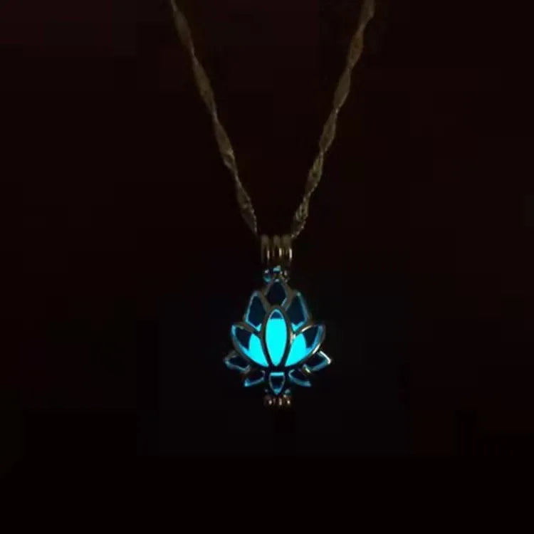Womens Teen Girls Luminous Moon Necklace Moon Pendants Chain